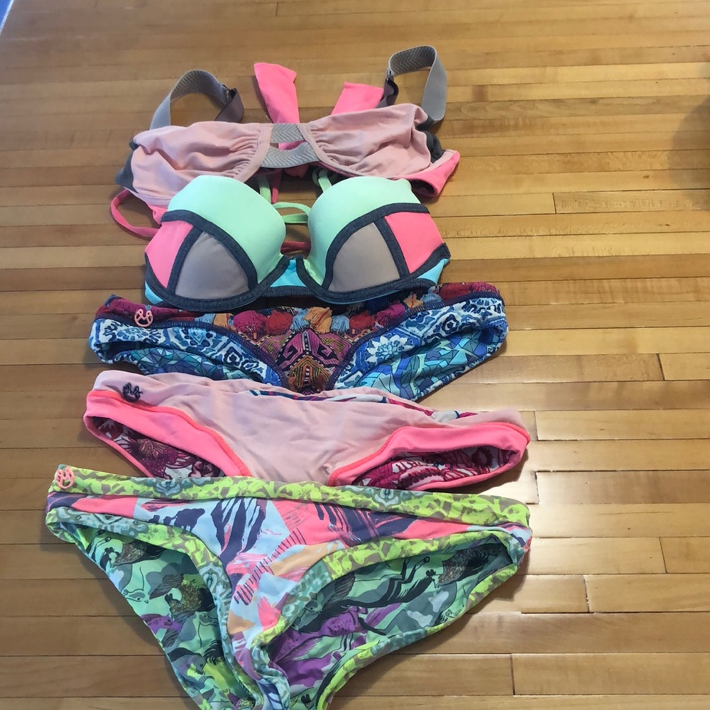 Holy Maaji! Lot of 2 tops and 3 bottoms!